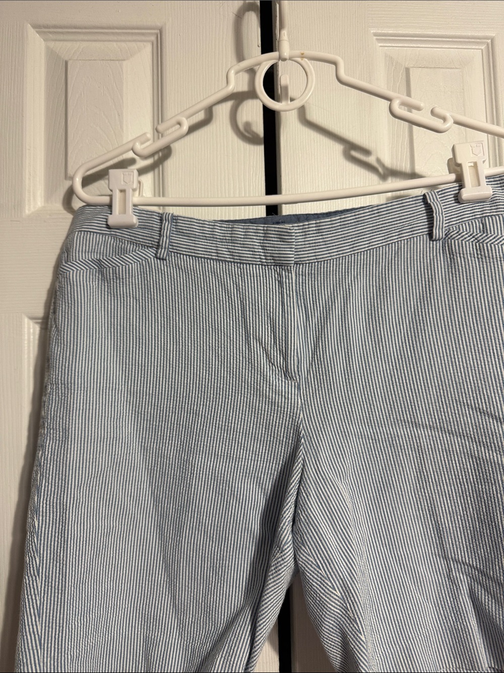 Talbots classic walking Bermuda blue & white seersucker shorts size 14P - Picture 2 of 11